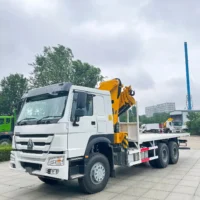 6x4 Sinotruk HOWO truck crane, XCMG GSQZ330 16t folding boom crane